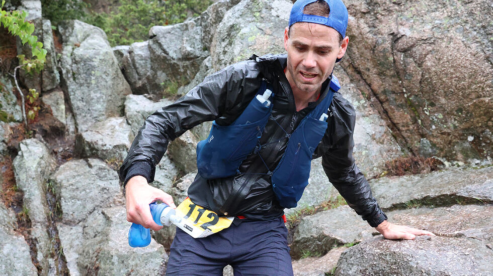 Marius Stengle-Håkonsen fra Romerike Ultraløperklubb hadde en stor ledelse allerede her på Kolsåstoppen. Den økte hele helgen inn mot mål. (Foto: Tom-Arild Hansen)