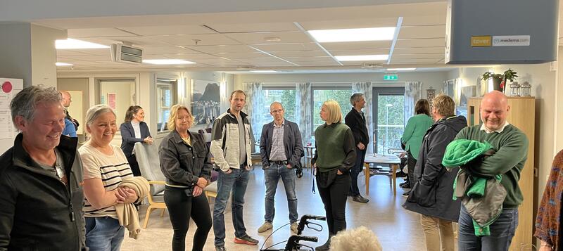 Bilde av kommunestyret som har vært på besøk på Horg, Hølonda og Buen. Foto: Melhus kommune/Albert Verhagen