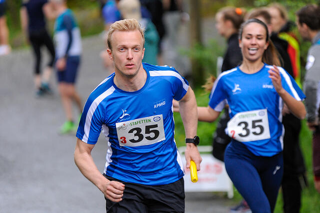 KPMG Puls 1 i andre veksling. De endte til slutt på en fjerdeplass i mixklassen. (Foto: Arne Dag Myking)
