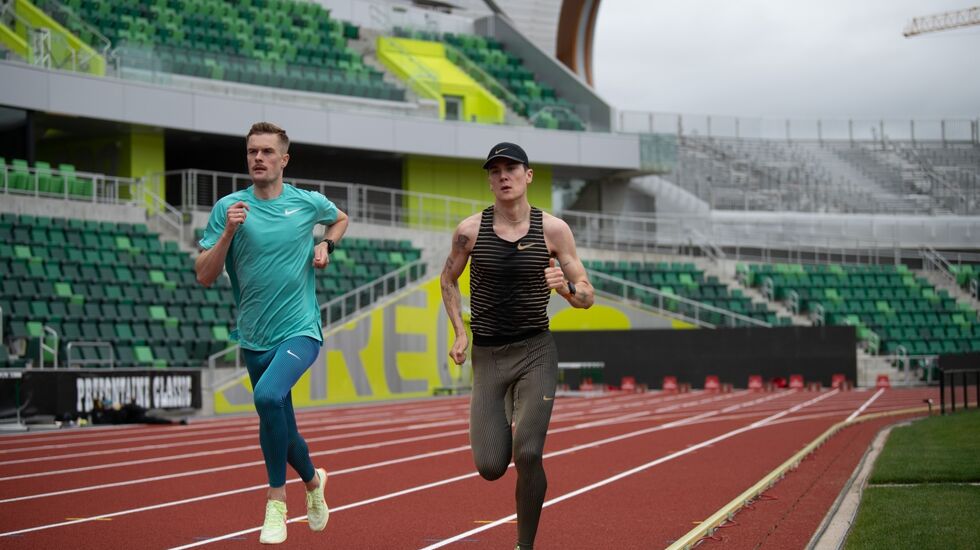 Både Filip (til venstre) og Jakob Ingebrigtsen vil få testa 1500 m-formen på søndag. (Foto: Wanda Diamond League)