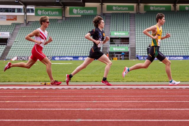 De tre beste på 3000m på Bislett i motsatt rekkefølge (fra høyre): Simen Gløgård Stensrud, Esten Hansen-Møllerud Hauen og Theodor Berre Jacobsen. (Foto: Samuel Hafsahl)