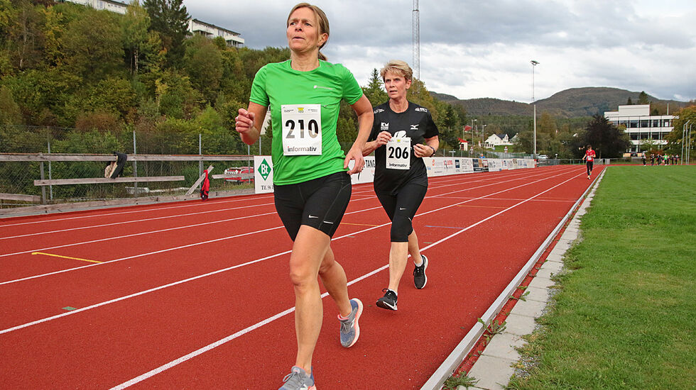 Marit Brakvatne	Mjelde og Sølvi M Revheim fikk testet formen på 3000 meter i Osterøytrearen i fjor. (Foto: Arne Dag Myking)