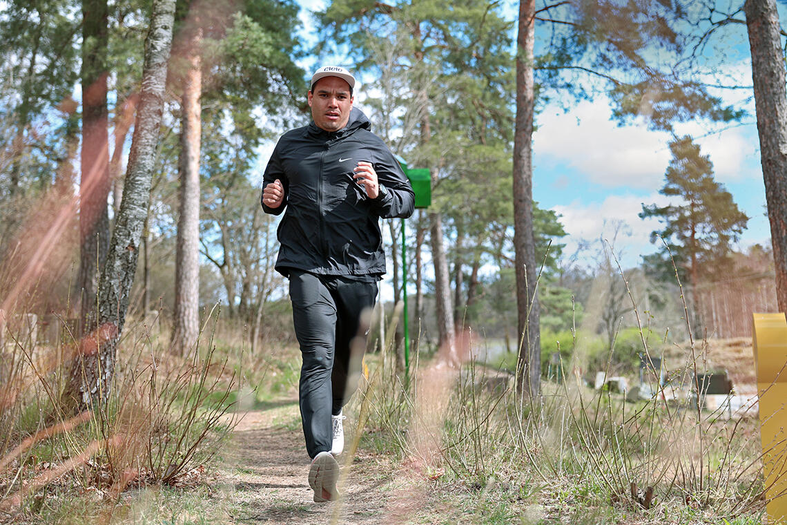 I det fri: Løping har vært viktig fro Carl Bugge Nicolaysen i arbeidet med å legge spilleavhengigheten bak seg. (Foto: Tom-Arild Hansen)