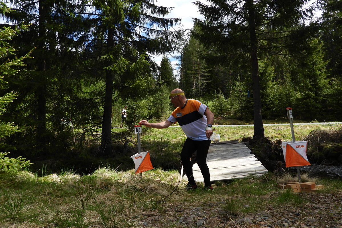 Stempling på siste post i Pinsesprinten.