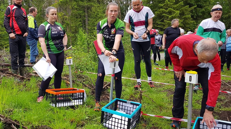 Emilie Westli Andersen (i midten) gjør seg klar til start.