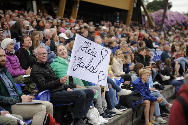 Ikke tvil om hvem som var den største helten denne kvelden på Fana Stadion. (Alle foto: Arne Dag Myking)