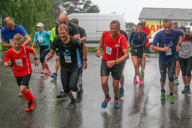 Fra starten av kort løype . (Alle foto: Sverre Larsen)