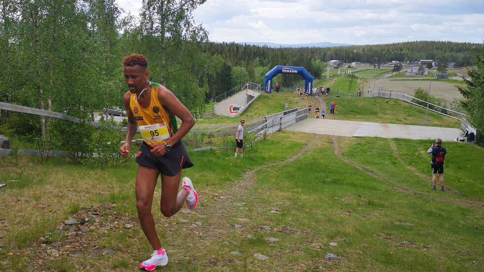 Senay Fissehatsion med klar ledelse allerede før Birkebeineren skistadion var tilbakelagt i fjorårets løp. (Foto: Rolf Bakken)