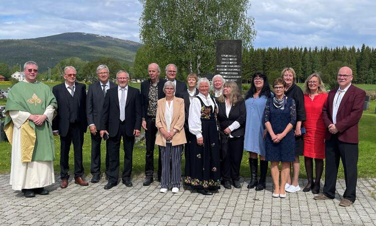 Bakerste rekke  Leif Steinar Havdal, Bjørn Sørum, Jørgen Aas, Runar Lamo, Stig Solvang, Mathilde Paulsen, Anne Grete Grojtjord Almåsbro, Monica Bendiktsen, Wenche H. Nordfjellmark, Bodil Fagerli, Agnar Kvandal.  Foran Laila Barstad Sæten, Edith H. Myhr, Synnøve Forbergskog, Kari Svartvatn