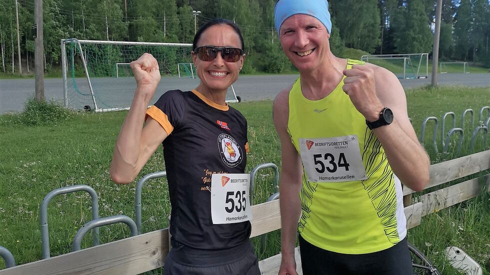 Kveldens blide vinnere, Åste Narmo og Henning Mortensen. (Foto fra arrangørens facebookside)