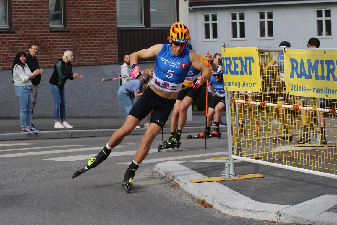 Johannes Høsflot Kæbo fortsatte på vinnersporet i Hamars gater etter en lang konkurransepause. (Foto: Rolf Bakken)