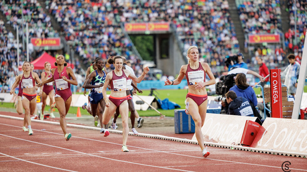 Keely Hodgkinson og Laura Muir sørga for dobbelt britisk på 800 meteren. (Foto: Sylvain Cavatz)