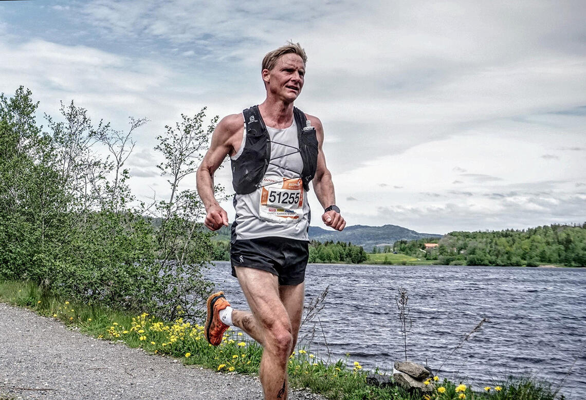 Langs Bogstadvannet: Sven Kilander hadde en fin opplevelse da han løp inn til fjerdeplass totalt og klar klasseseier på 50 kilometeren i årets Ecotrail. (Foto: ©Sportograf)