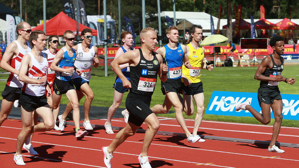 Start for B-heatet: Tedros Haile fra Haugesund er i tet. (Foto: Kjell Vigestad)