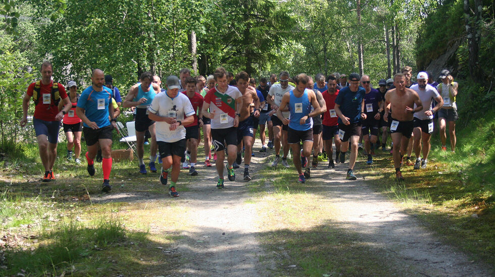 Fra starten klokken 13.00 ved Stemmen, 21 km. (Foto: Sverre Larsen)