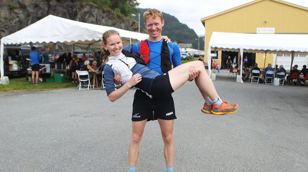 Karoline Holsen Kyte og Halvdan Emil Færø tok full pott opp Storehesten i dag. Jackpot får de også rundt nyttår. (Foto: Stig Roger Eide)