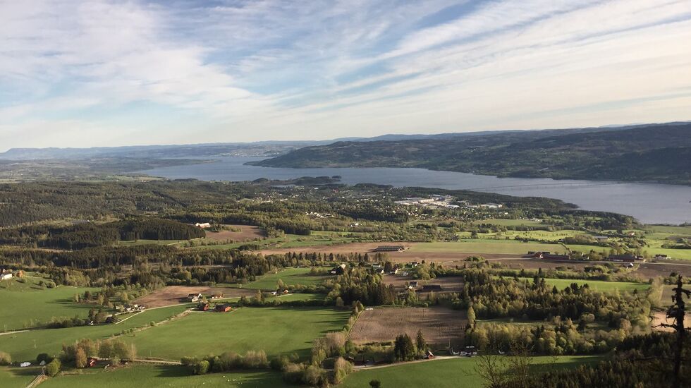 Utsikten fra Lundehøgda som kunne nytes i solsteiken lørdag. (Foto fra løpets facebookside) 