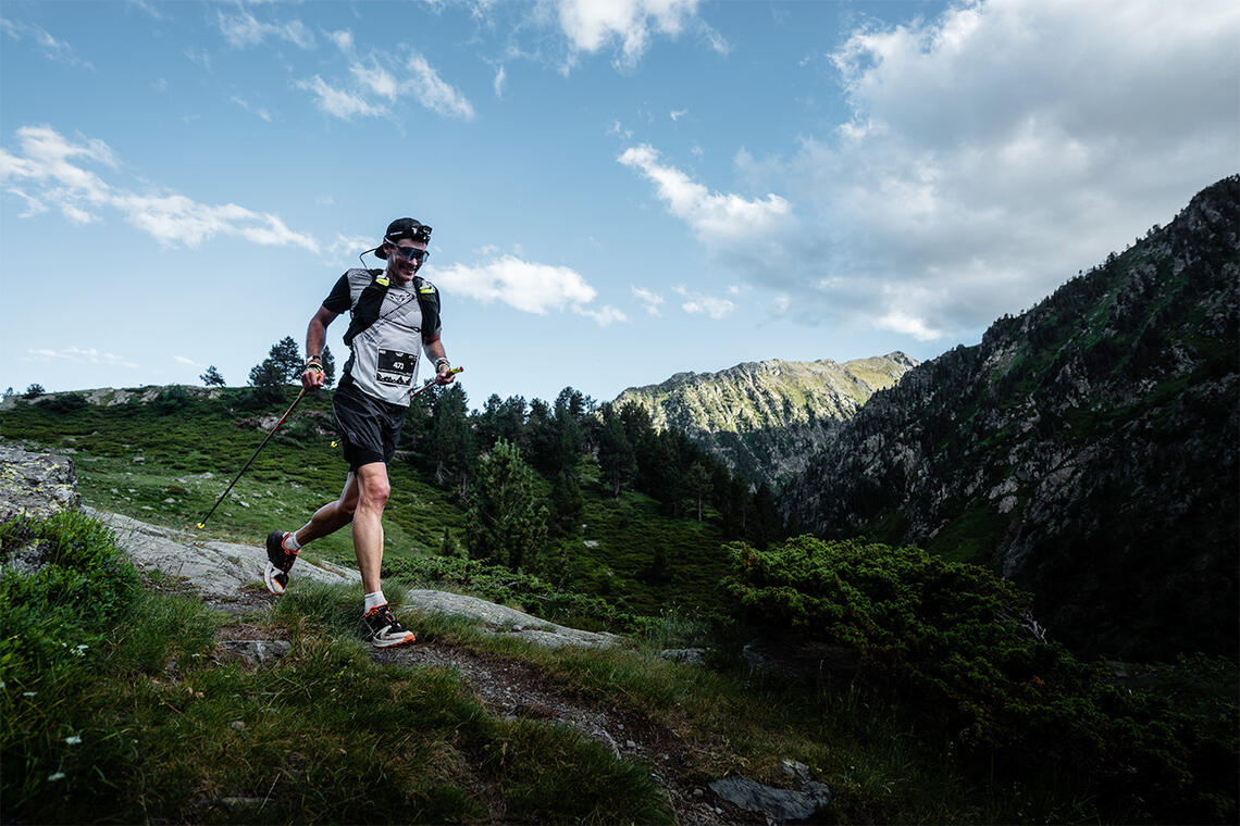 Sebastian Krogvig holdt god fart til over 10 mil var unnagjort i fjella i Andorra. (Foto: Marta Pares)