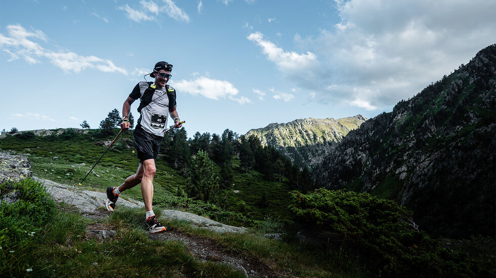 Sebastian Krogvig holdt god fart til over 10 mil var unnagjort i fjella i Andorra. (Foto: Marta Pares) 