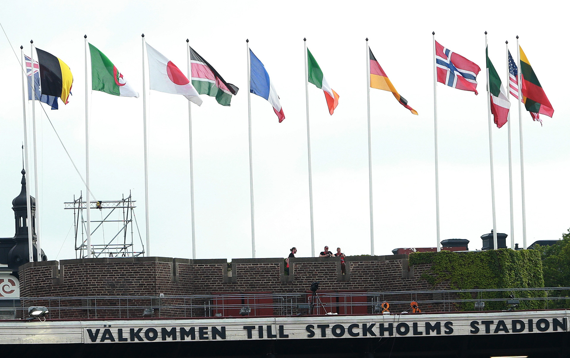 Flagg_velkommen_til_Stockholm_stadion_AZ3T4559.jpg