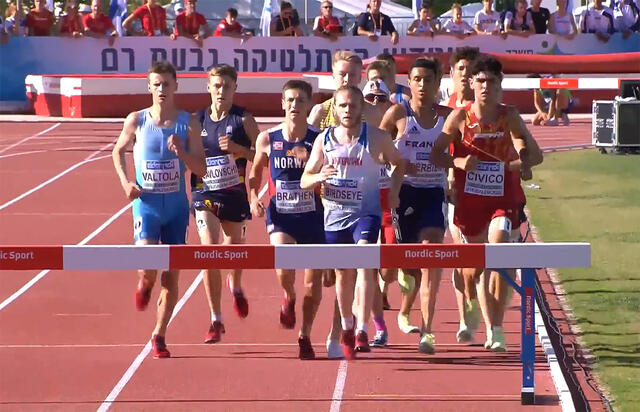 Lenge var feltet godt samlet, og Kristian Bråthen Børve befant seg stort sett langt framme. (Foto: European Athletics streaming)