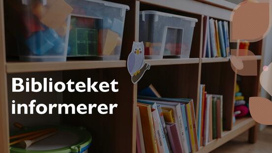 Bokhyller med barnebøker. Tekst