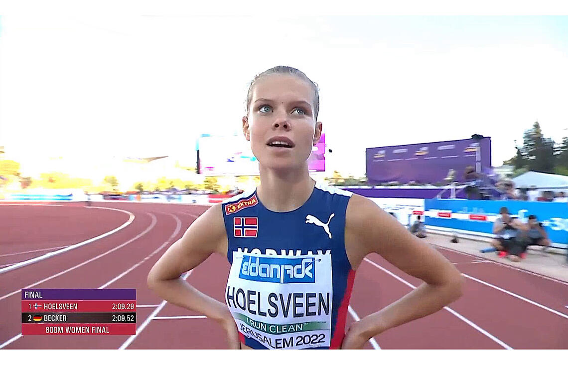 Det ble ikke ny pers på Malin Hoelsveen på 800 meter, men det ble en gullmedalje i et EM. (Foto: European Athletics streaming).