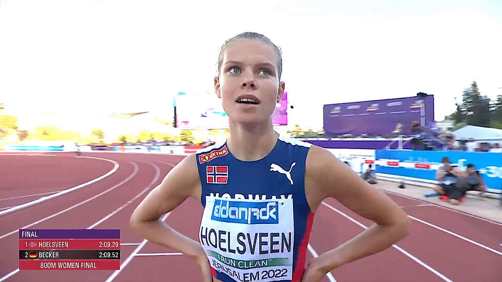 Det ble ikke ny pers på Malin Hoelsveen på 800 meter, men det ble en gullmedalje i et EM. (Foto: European Athletics streaming).