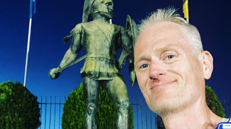 Simen Holvik klarte det igjen! Denne gangen var det Fastest known time i Feidippides fotspor i Hellas som var målet. (Foto: Privat)