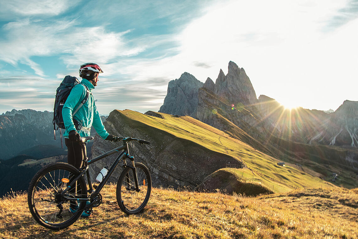 Sykkelen kan gi deg store naturopplevelser og fin trening. (Foto: iStock/TFILM)