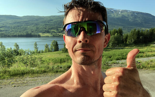 Tommel opp for at man har mulighet til å bevege seg i det hele tatt. (Foto: Tom-Arild Hansen)