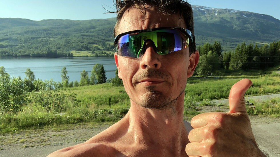 Tommel opp for at man har mulighet til å bevege seg i det hele tatt. (Foto: Tom-Arild Hansen)