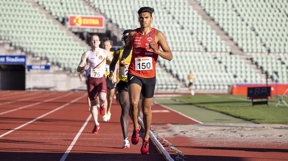 Kristoffer Sagli i aksjon på 1500 meter under Sommerstevnet på Bislett i 2022. (Foto: Tom-Arild Hansen)