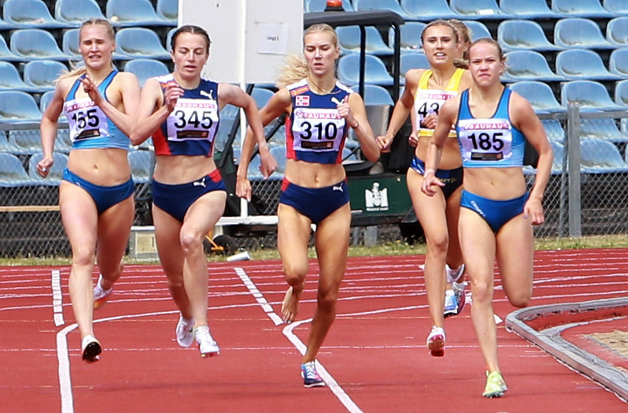 800m_U20_kvinner_opploep_uten_en_sko_tele_AZ3T9335.jpg