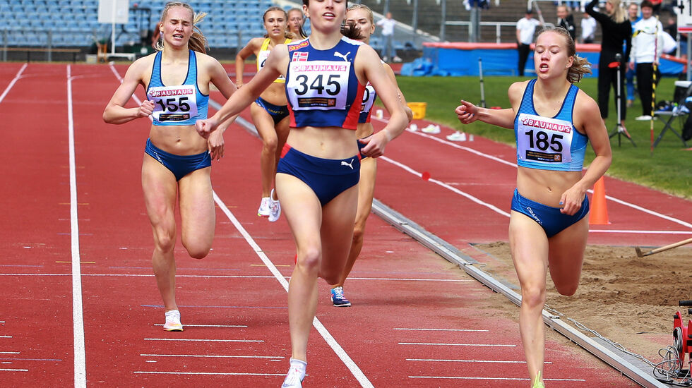 Lureløp: Ingen ville dra på 800 m, så det ble de beste spurternes dag, og Ingeborg Østgård var best i U20-finalen. (Foto: Kjell Vigestad)