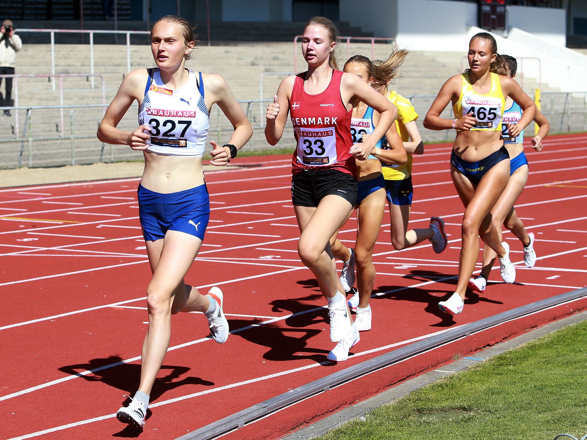 5000m_U23_kvinner_Kristine_Meinert_Roed_drar_feltet_AZ3T8964.jpg