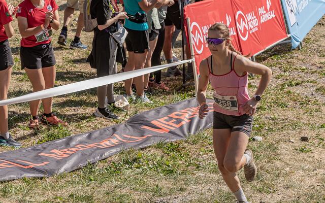 Ingeborg Synstnes Hole inn til gull i Youth Skyrunning World Championships i Andorra i juli i år. (Foto: Youth Skyrunning World Champs)