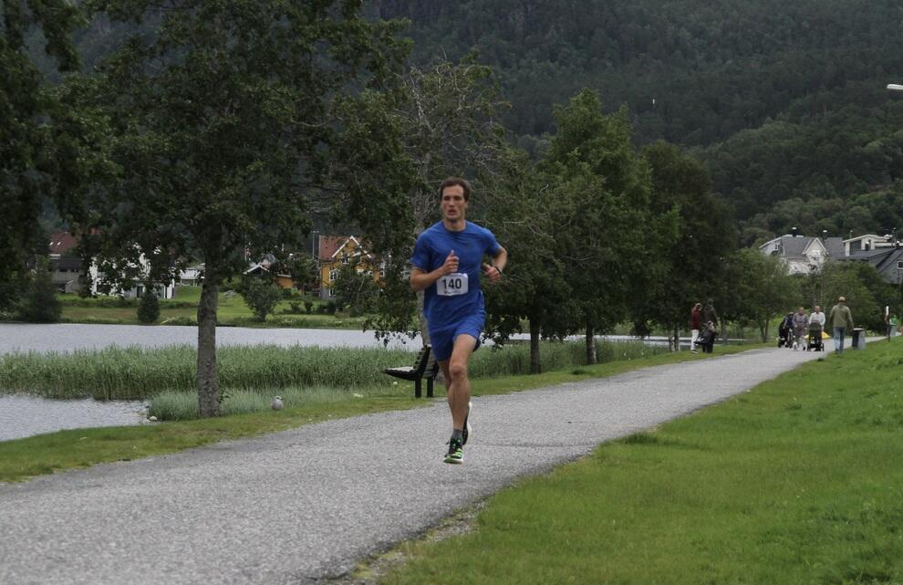 Lasse Aleksander Finstad har slått seg ned i Ålesund og deltar hyppig på lokale løp, alt fra 5 km til maraton.