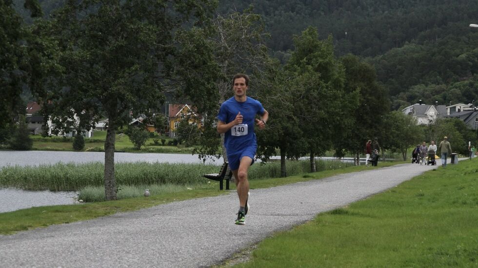 Lasse Aleksander Finstad har slått seg ned i Ålesund og deltar hyppig på lokale løp, alt fra 5 km til maraton.