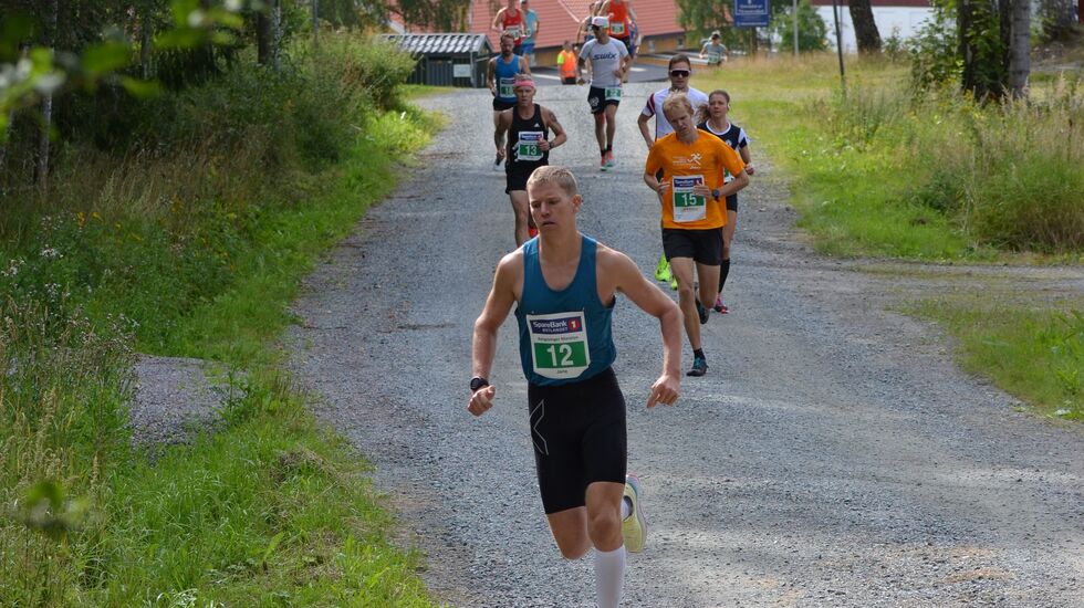 Fra fjorårets Kongsvinger skogsmaraton med vinner Jarle Marvik i tet fra start. (Foto: Janne Slorafoss)