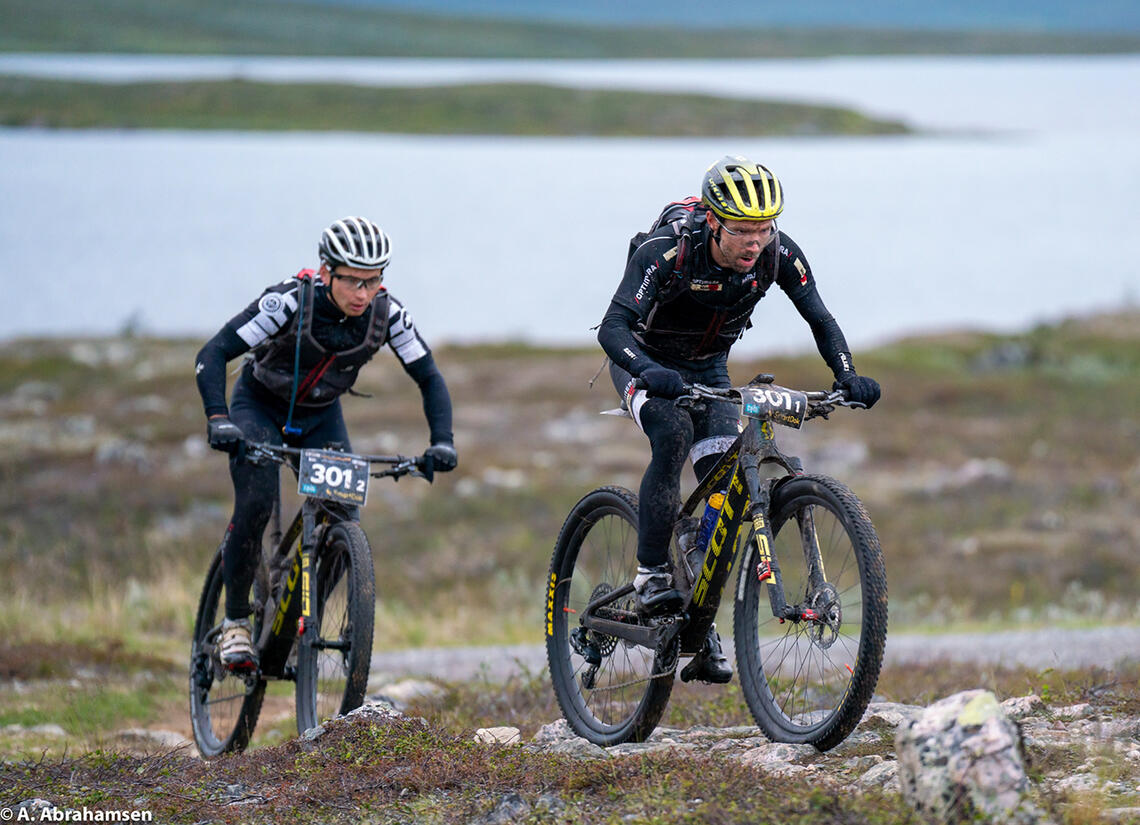 Team Montér Østlyngen først i løypa. (Foto: Anders Abrahamsen/Offroad Finnmark)