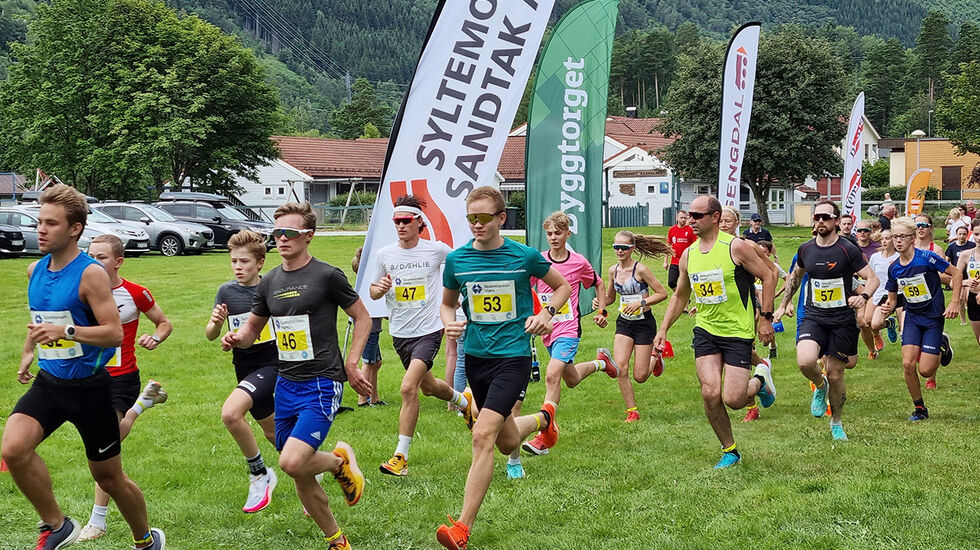 Starten går for konkurranseklassen. (Foto: Berit Eide)