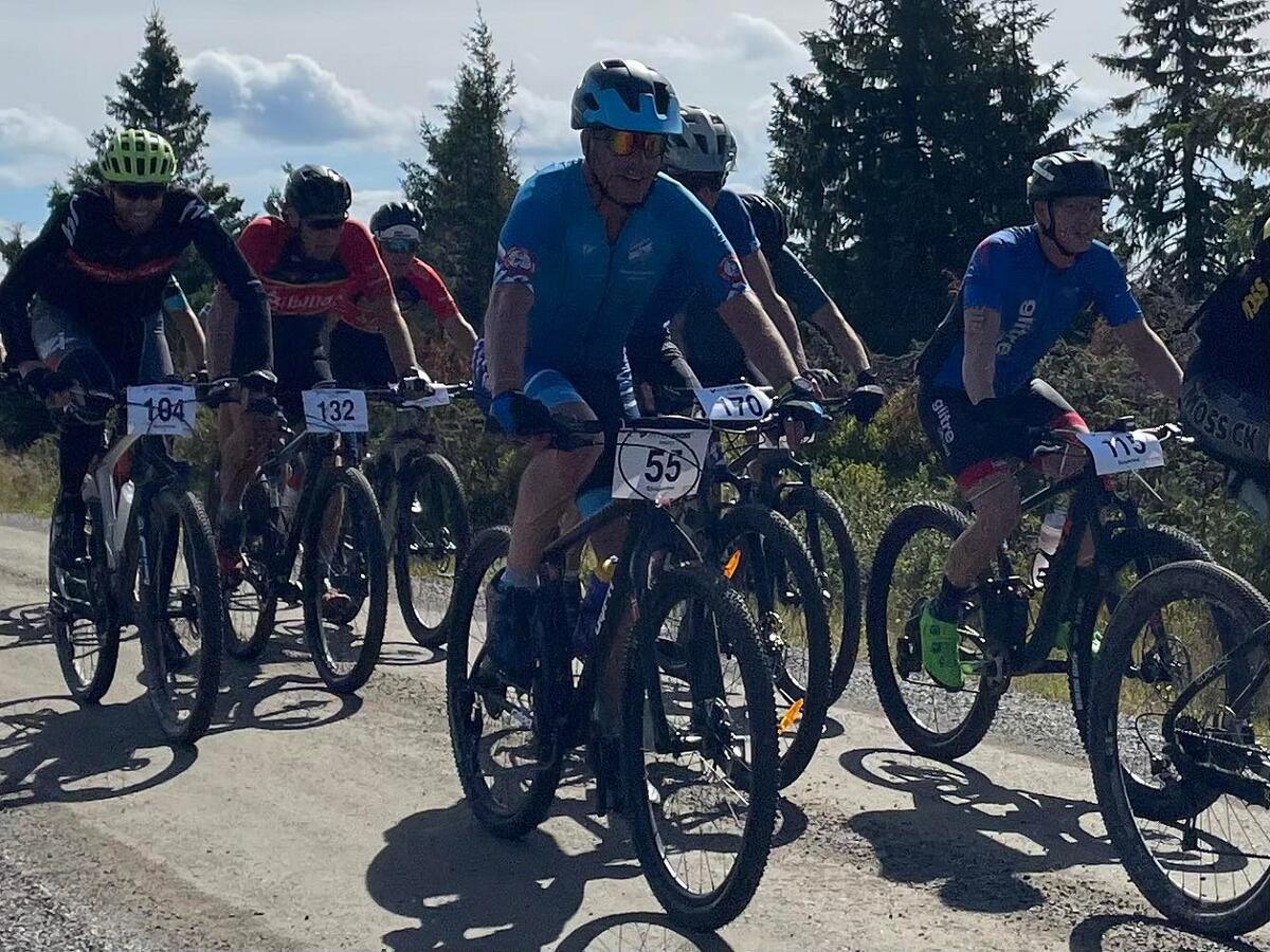 Team Terrengsykkelpodden, her ved Ingar Kristiansen (55), gjør i alle fall sitt for å stimulere sykkelinteressen. (Foto: Finn Westgård)