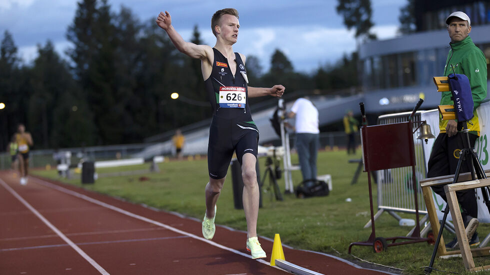 Narve Gilje Nordås var i en klasse for seg sjøl da norgesliten møttes til dyst på 3000 m på Jessheim. (Foto: Bjørn Hytjanstorp) 