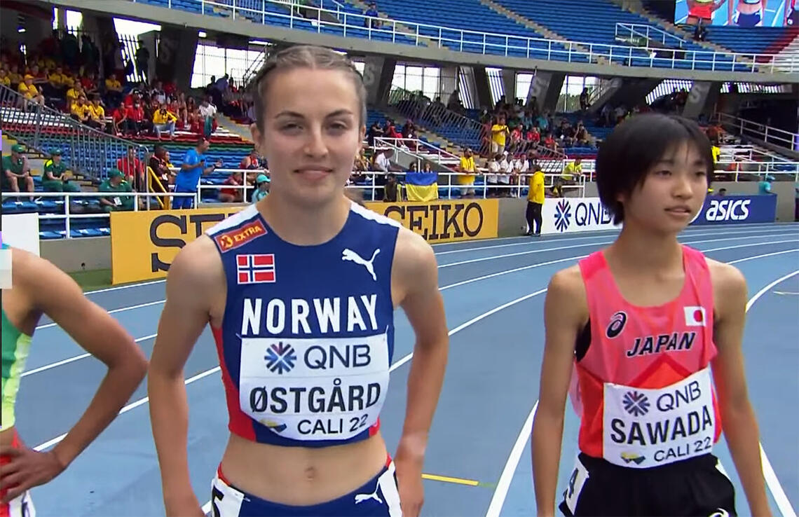 Vi ser Ingeborg Østgård og den japanske jenta som satte pers og endte på plassen før Ingeborg. (Foto: fra World Athletics streaming)