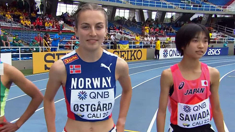 Vi ser Ingeborg Østgård og den japanske jenta som satte pers og endte på plassen før Ingeborg. (Foto: fra World Athletics streaming)