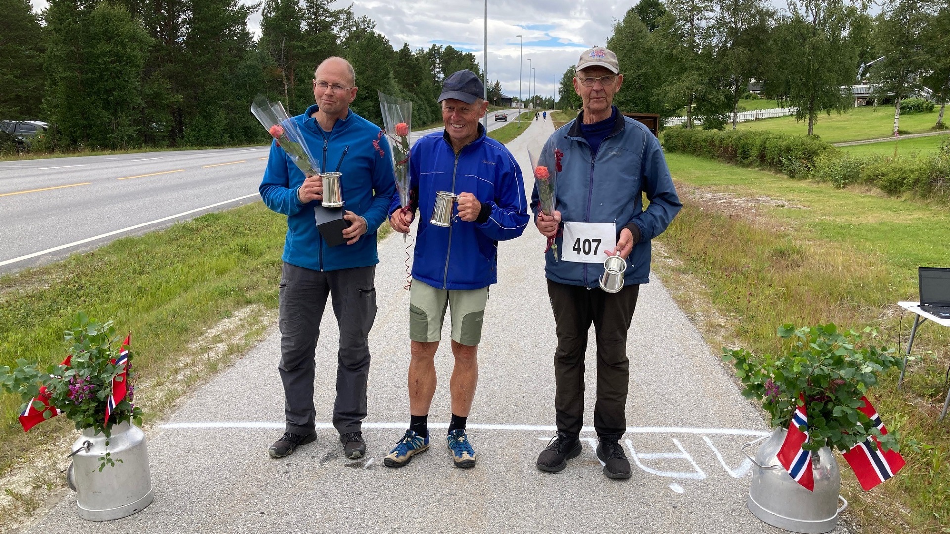De tre 40-års jubilantene Terje Dalslåen, Bj¢rn Michelsen og Kjell Kristoffersen.jpg
