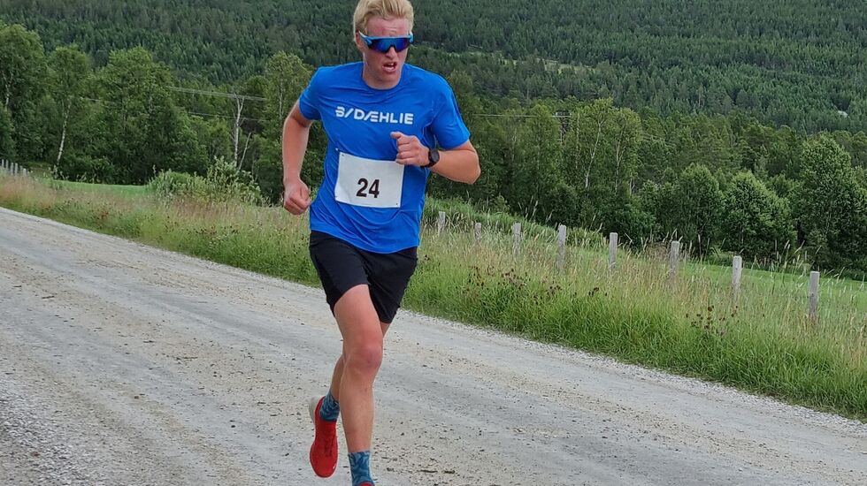 Martin Tøraasen på vandrepokaljakt på hjemlige trakter lørdag. (Foto: Folldal IF)
