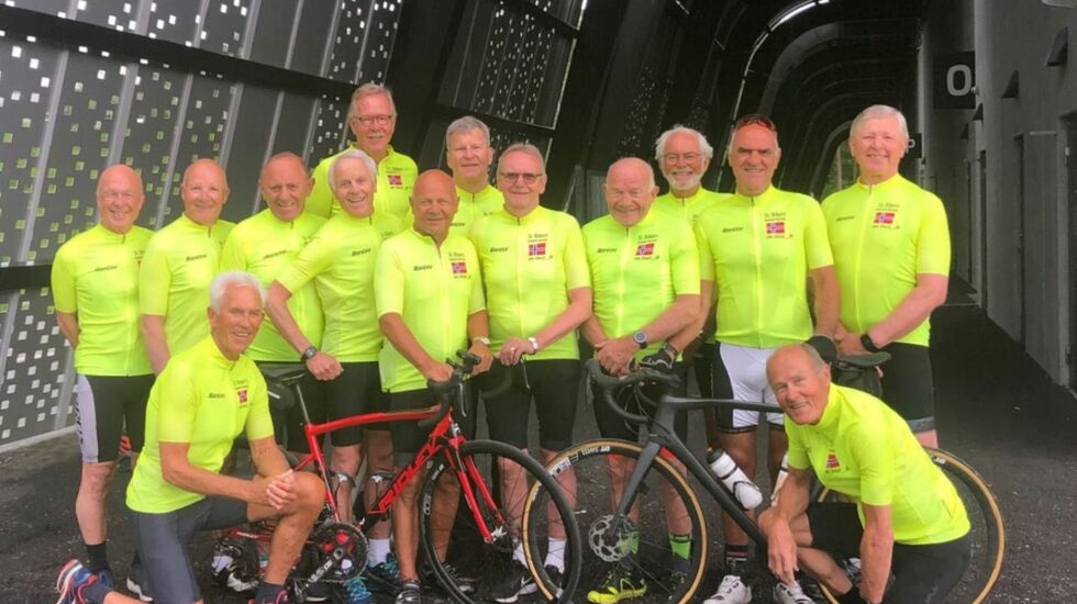 De 14 deltakere på årets eventyr har et aldersspenn fra yngstemann på 62 til eldstemann på 79 år. (Foto: Sr. Bikers on tour)