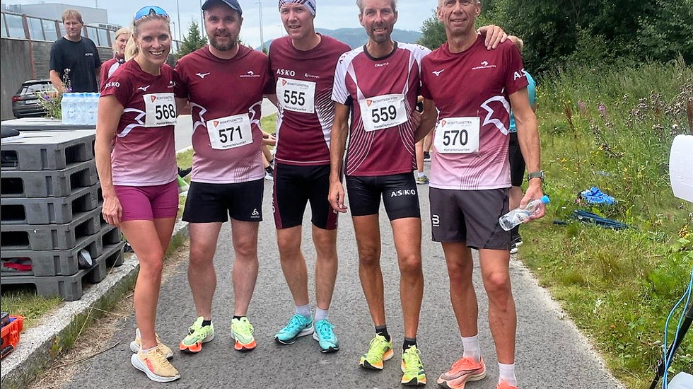 Asko klare til start i eget løp (fra venstre): Eli Gjermundshaug Pedersen, Audun Grun, Henning Mortensen, Jan Hovde og Håkon Amb. (Foto fra Hamarkarusellens facebookside)